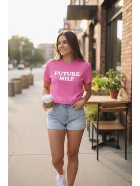 Future Milf Danny Duncan Pink Graphic Short Sleeve Size L NEW